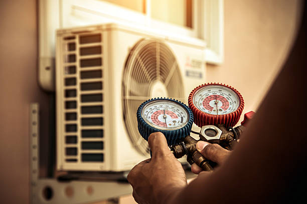 Professional Heat Pump Repair technician working in DeSoto, TX
